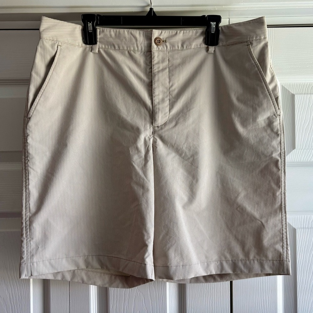 Under Armour Men's Shorts Size 36